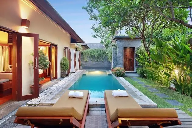 Honeymoon Villa (with Floating Breakfast)