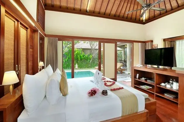 Honeymoon Villa (with Floating Breakfast)