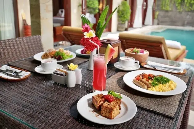 Honeymoon Villa (with Floating Breakfast)