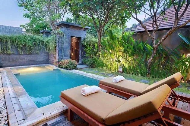 Honeymoon Villa (with Floating Breakfast)