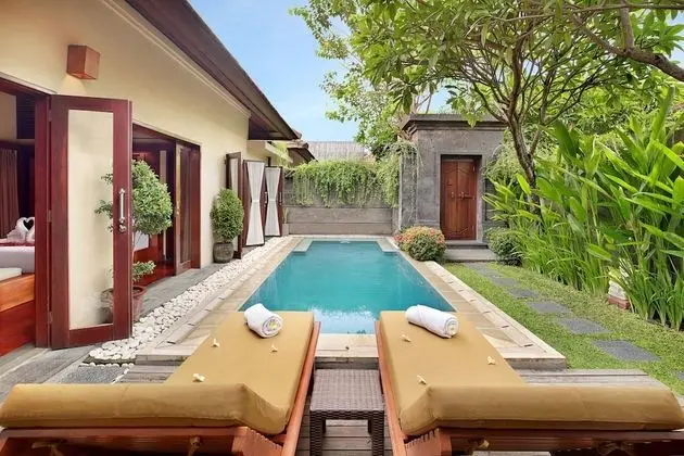 Honeymoon Villa (with Floating Breakfast)