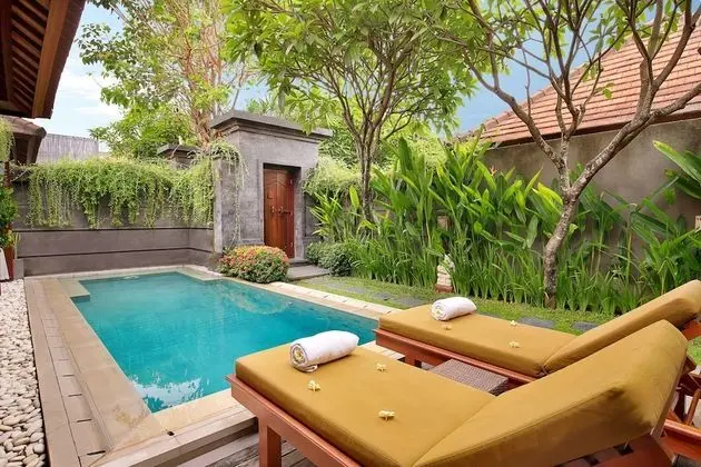 Honeymoon Villa (with Floating Breakfast)