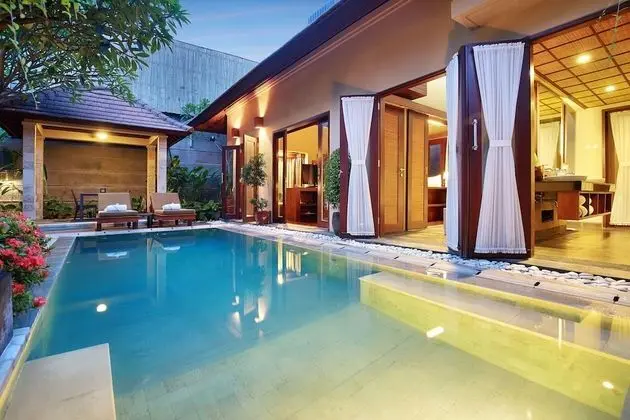 Honeymoon Villa (with Floating Breakfast)