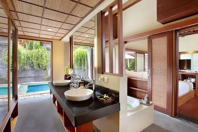 Honeymoon Villa (with Floating Breakfast)