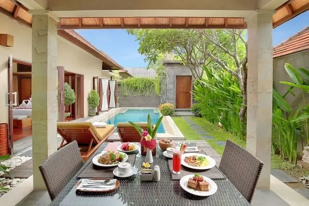 Honeymoon Villa (with Floating Breakfast)