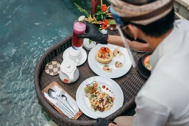 Honeymoon Villa (with Floating Breakfast)