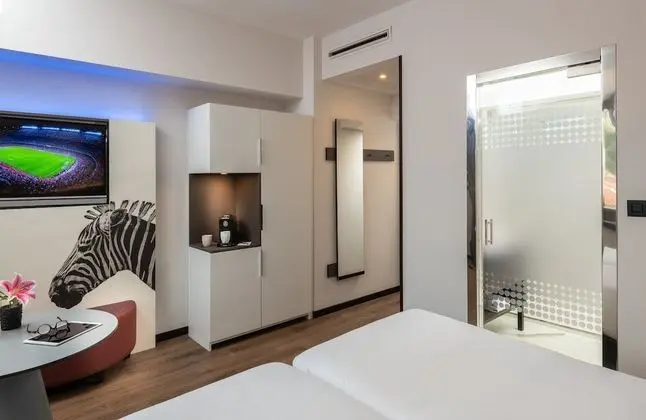 Tek Büyük Yataklı Oda, Şehir Manzaralı (Down To Earth)