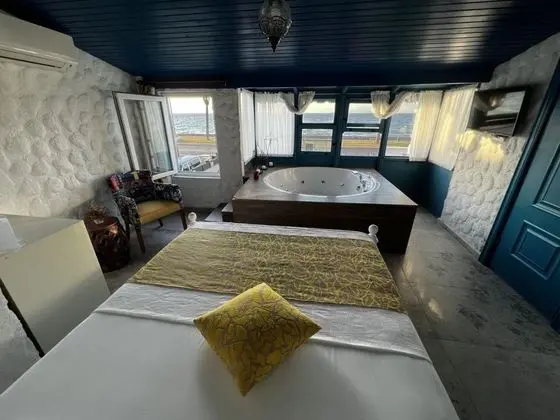 Executive Suite, Deniz Manzaralı, Jakuzili