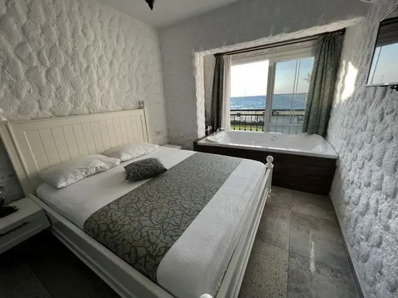 Executive Suite, Deniz Manzaralı, Jakuzili