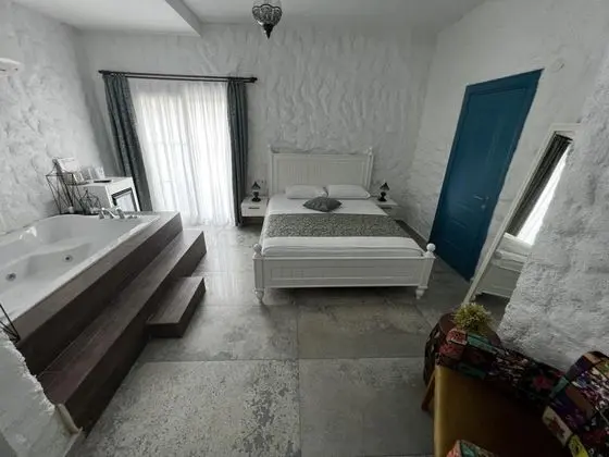 Executive Suite, Deniz Manzaralı, Jakuzili