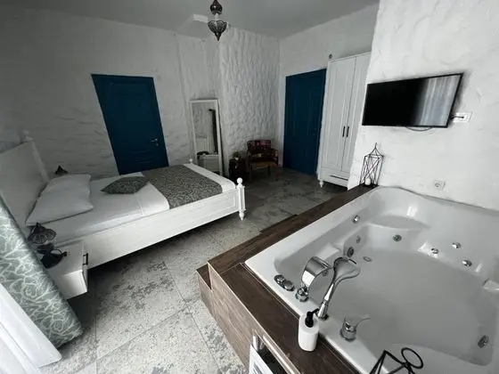 Executive Suite, Deniz Manzaralı, Jakuzili