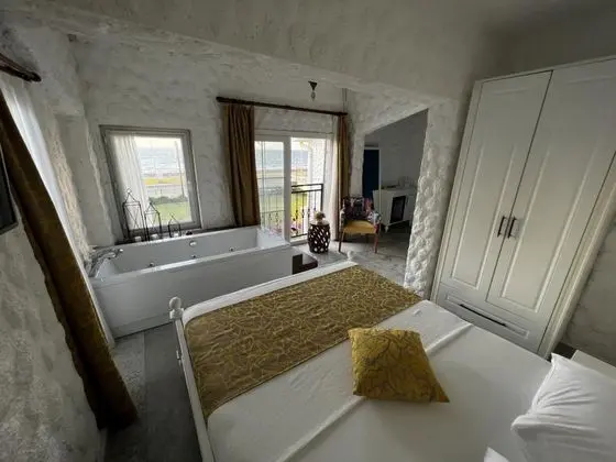 Executive Suite, Deniz Manzaralı, Jakuzili
