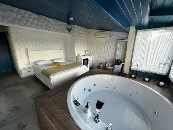 Executive Suite, Deniz Manzaralı, Jakuzili