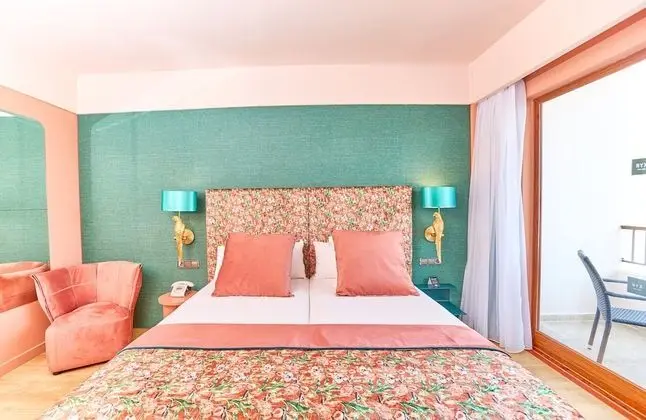 Deluxe Üç Kişilik Oda, Deniz Manzaralı
