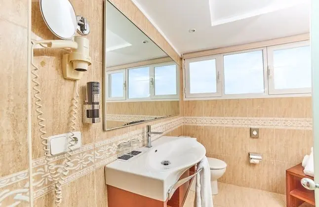 Deluxe Üç Kişilik Oda, Deniz Manzaralı