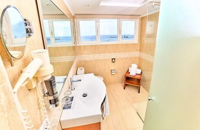 Deluxe Üç Kişilik Oda, Deniz Manzaralı