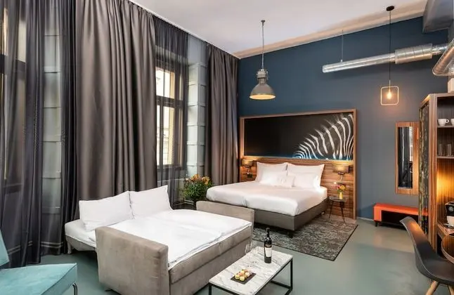 Junior Süit (NYX Suite)
