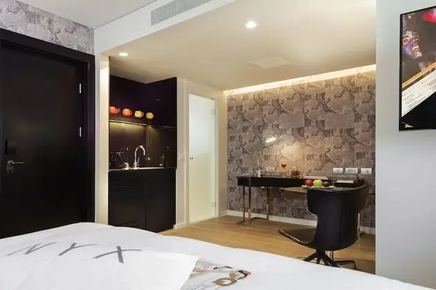 Club Tek Büyük Yataklı Oda