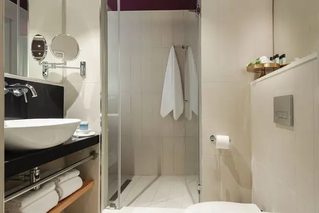 Club Tek Büyük Yataklı Oda