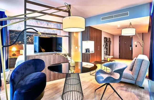 Superior Oda (Space)