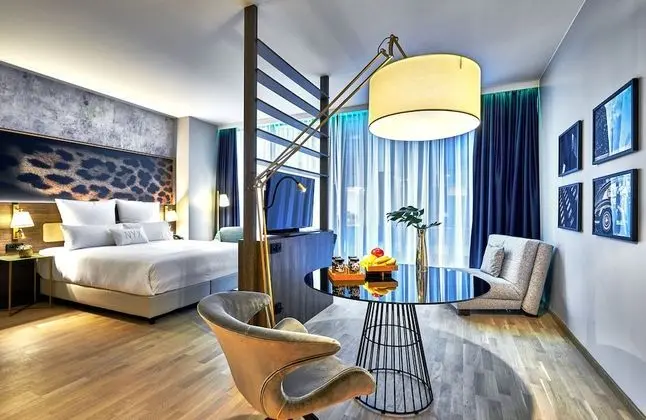 Superior Oda (Space)