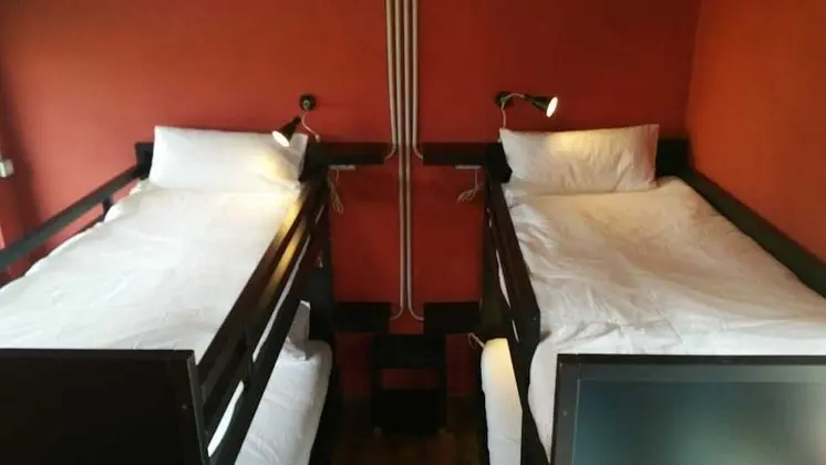 Dört Kişilik Oda, Ortak Banyo