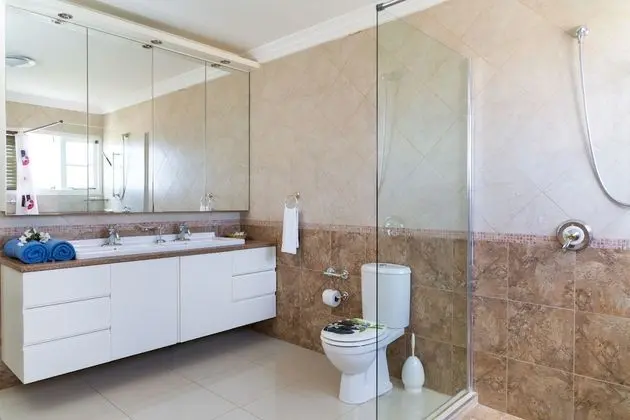 Suite with Kitchen & Balcony (City View)