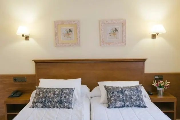 Tek Büyük Yataklı Oda, Dağ Manzaralı