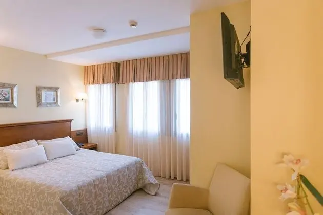 Tek Büyük Yataklı Oda, Dağ Manzaralı