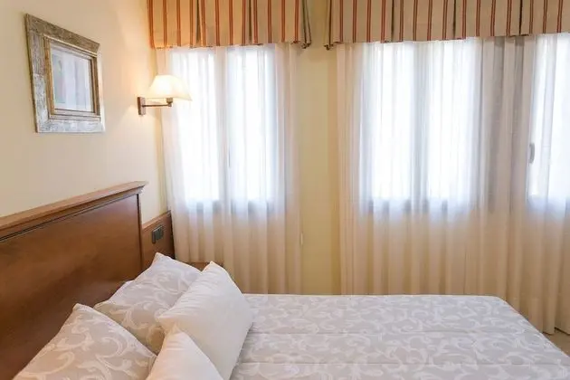 Tek Büyük Yataklı Oda, Dağ Manzaralı