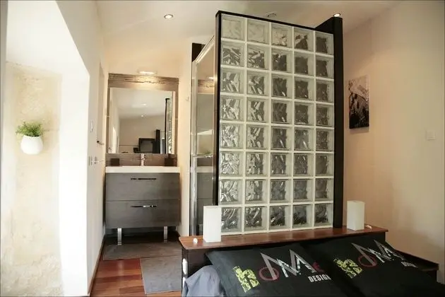 Tek Büyük Yataklı Oda, 1 Büyük (Queen) Boy Yatak, Havuz Manzaralı (Ô De Glace)