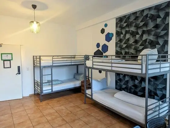 Ortak Ranzalı Oda, Sadece erkekler için, Sigara İçilmez, Bahçe Manzaralı