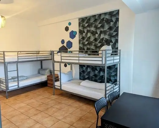 Ortak Ranzalı Oda, Sadece erkekler için, Sigara İçilmez, Bahçe Manzaralı