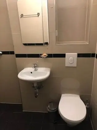 Ortak Ranzalı Oda, Sadece erkekler için, Sigara İçilmez, Bahçe Manzaralı