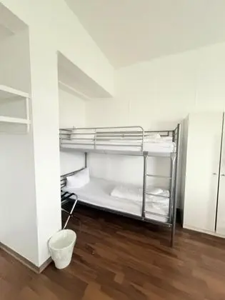 Ortak Ranzalı Oda, Sadece erkekler için, Sigara İçilmez, Bahçe Manzaralı