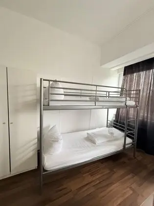 Ortak Ranzalı Oda, Sadece erkekler için, Sigara İçilmez, Bahçe Manzaralı