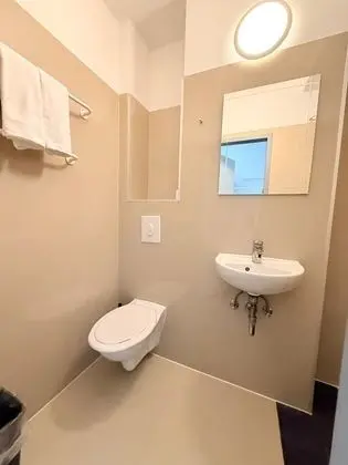 Ortak Ranzalı Oda, Sadece erkekler için, Sigara İçilmez, Bahçe Manzaralı