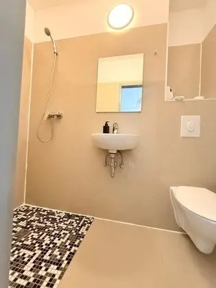 Ortak Ranzalı Oda, Sadece erkekler için, Sigara İçilmez, Bahçe Manzaralı