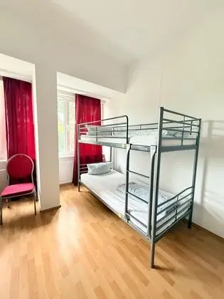 Ortak Ranzalı Oda, Sadece erkekler için, Sigara İçilmez, Bahçe Manzaralı