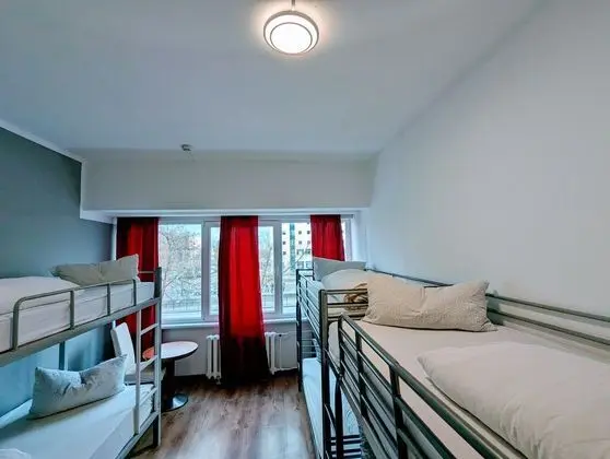 Ortak Ranzalı Oda, Sadece erkekler için, Sigara İçilmez, Bahçe Manzaralı