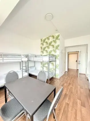 Ortak Ranzalı Oda, Sadece erkekler için, Sigara İçilmez, Bahçe Manzaralı