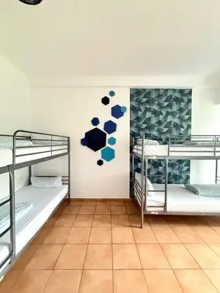 Ortak Ranzalı Oda, Sadece erkekler için, Sigara İçilmez, Bahçe Manzaralı
