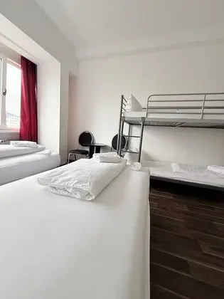 Ortak Ranzalı Oda, Sadece erkekler için, Sigara İçilmez, Bahçe Manzaralı