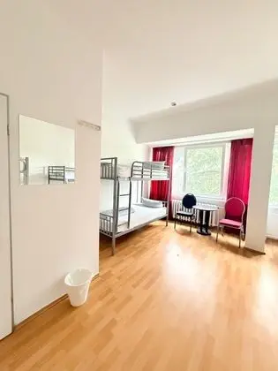 Ortak Ranzalı Oda, Sadece erkekler için, Sigara İçilmez, Bahçe Manzaralı