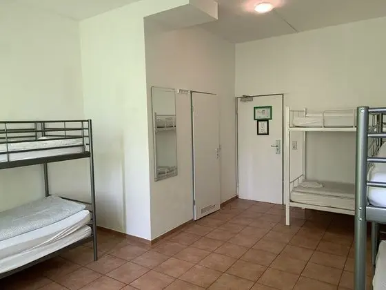 Ortak Ranzalı Oda, Sadece erkekler için, Sigara İçilmez, Bahçe Manzaralı