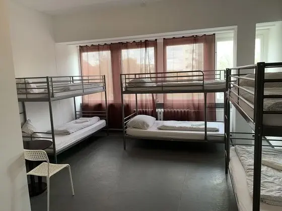 Ortak Ranzalı Oda, Sadece erkekler için, Sigara İçilmez, Bahçe Manzaralı