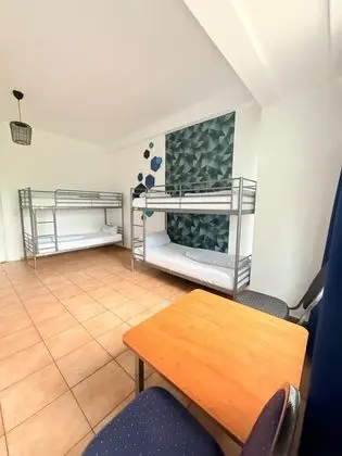Ortak Ranzalı Oda, Sadece erkekler için, Sigara İçilmez, Bahçe Manzaralı