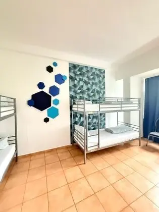 Ortak Ranzalı Oda, Sadece erkekler için, Sigara İçilmez, Bahçe Manzaralı