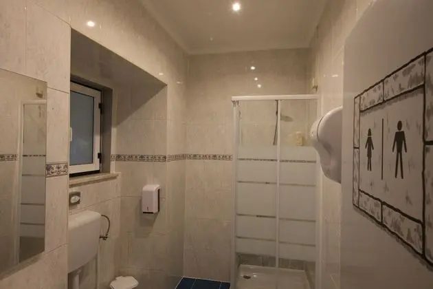 Tek Kişilik Oda, Ortak Banyo