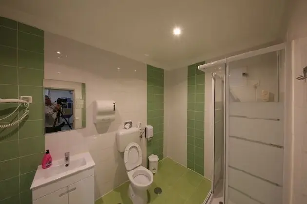 Tek Kişilik Oda, Ortak Banyo